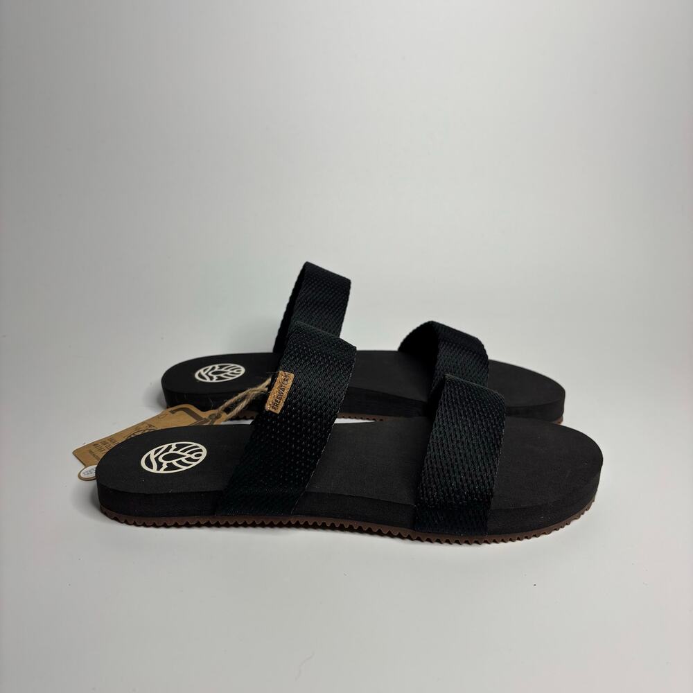Freewaters Supreem La Jolla Sandals in Black